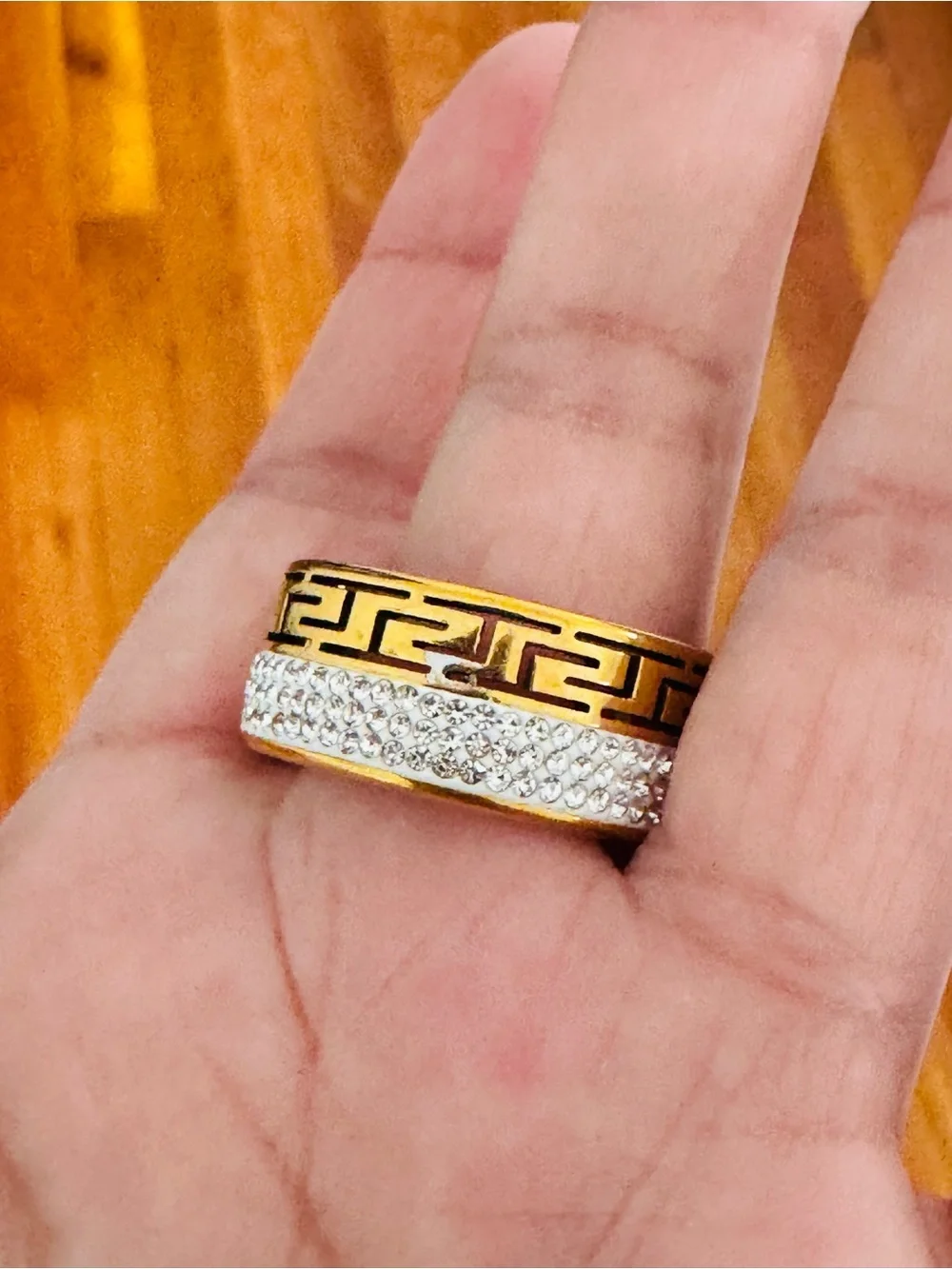 Stainless Steels Gold and Clear Crystal men’s Fashion Ring. New